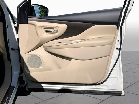 Used 2019 Nissan Murano Platinum w/ Cargo Package FWD image 23