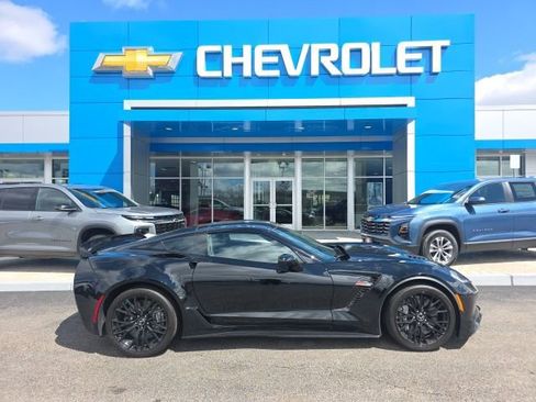 Used 2015 Chevrolet Corvette Z06 w/ 3LZ Preferred Equipment Group image 2