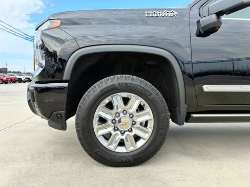 Used 2024 Chevrolet Silverado 2500 High Country w/ Technology Package image 7