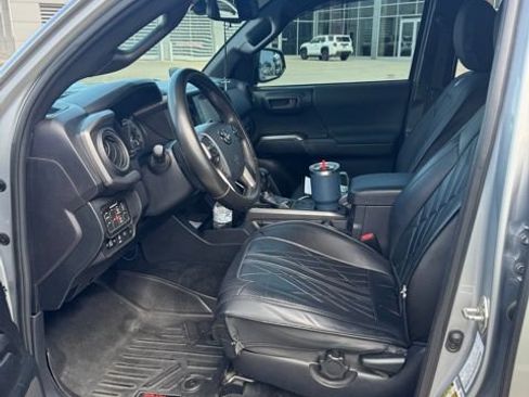 Used 2019 Toyota Tacoma TRD Sport AWD/4WD image 27