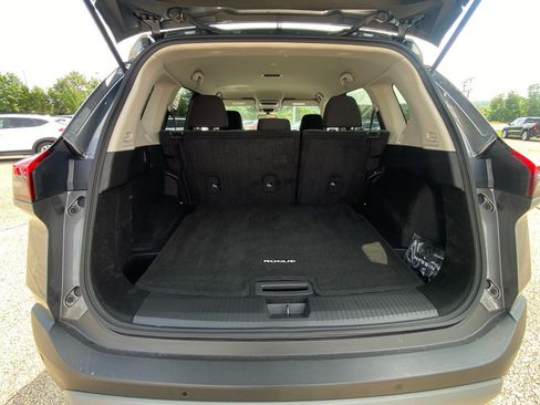 Used 2023 Nissan Rogue SV FWD image 12