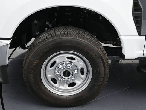 New 2026 Ford F250 XL w/ XL Chrome Package AWD/4WD image 9