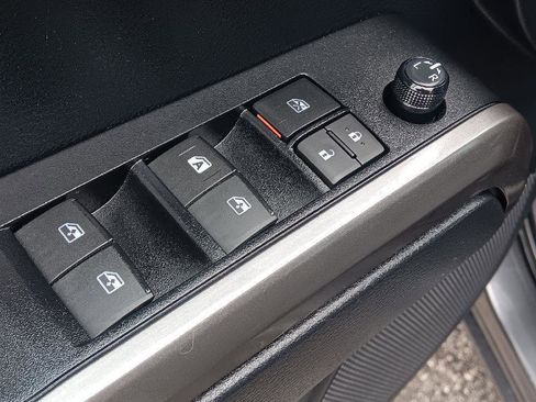 Used 2019 Toyota Tacoma SR5 image 7