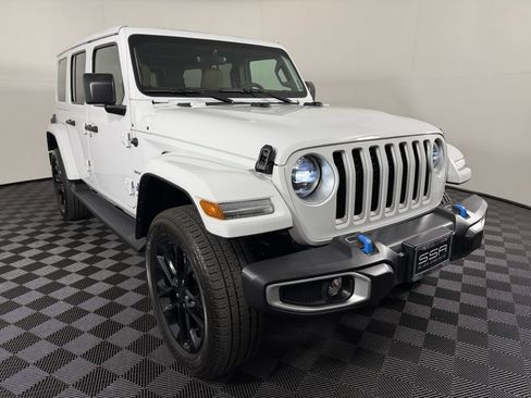 Used 2023 Jeep Wrangler Unlimited Sahara AWD/4WD image 3