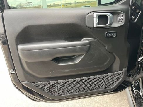 Used 2025 Jeep Wrangler Unlimited Rubicon image 19