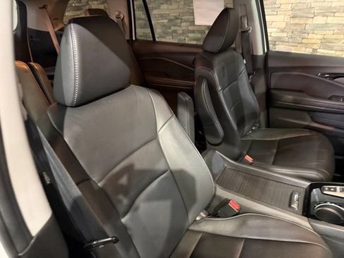 Used 2021 Honda Pilot Touring image 32