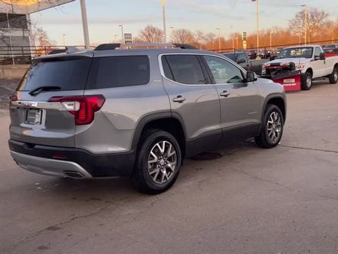 Used 2023 GMC Acadia SLE w/ Driver Convenience Package image 8