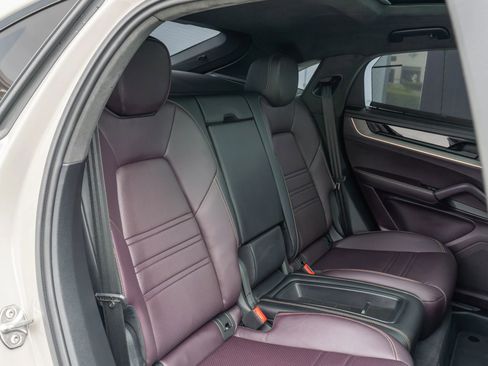 Used 2025 Porsche Cayenne GTS AWD/4WD image 13