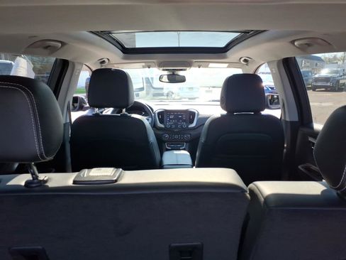 Used 2023 GMC Terrain SLT w/ Infotainment Package II image 18