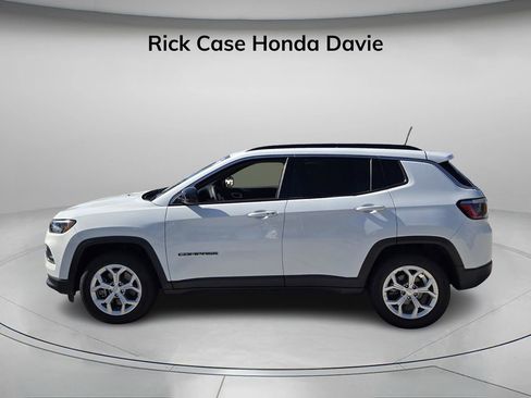 Used 2024 Jeep Compass Latitude image 4