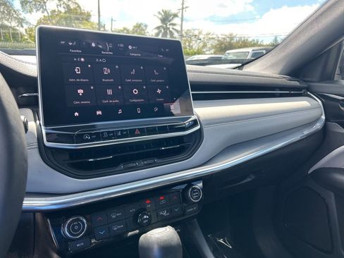 Used 2023 Jeep Compass Limited image 11