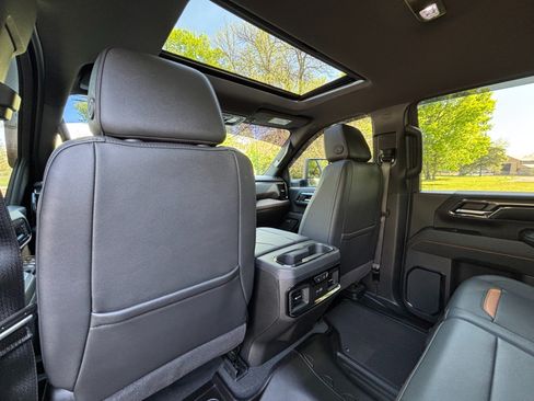 Used 2024 GMC Sierra 2500 AT4 w/ AT4 Premium Plus Package AWD/4WD image 17