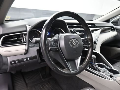 Used 2019 Toyota Camry XLE image 13