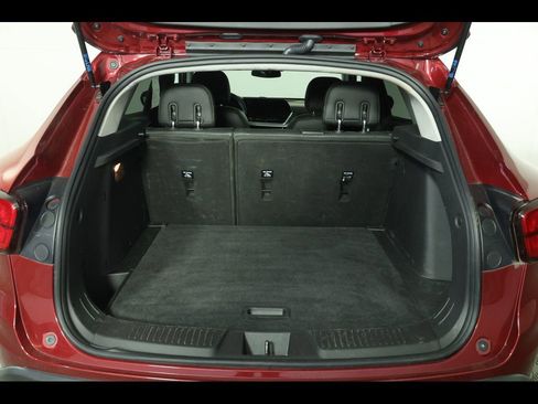 Used 2025 Chevrolet Trax LT FWD image 16