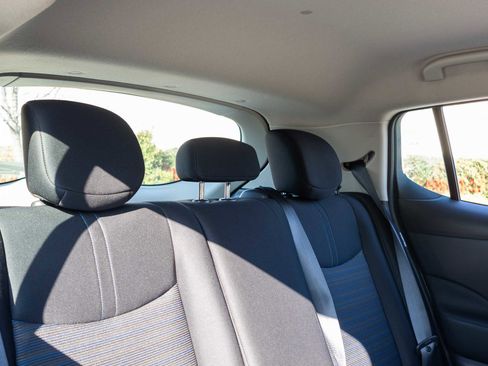 Used 2023 Nissan Leaf S image 16