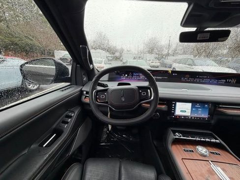 New 2025 Lincoln Navigator L Black Label image 9