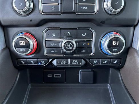 Used 2023 GMC Yukon XL SLT image 25