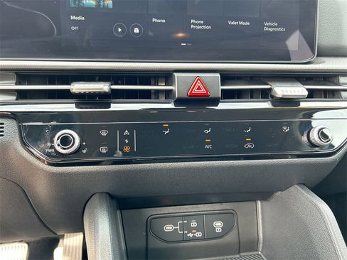 Used 2026 Kia Sportage LX w/ LX Convenience Package image 27