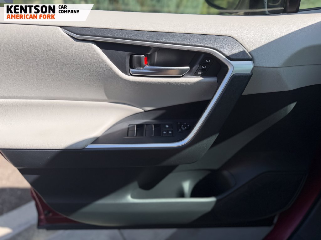 Used 2019 Toyota RAV4 XLE Premium w/ Cold Weather Package AWD/4WD image 19
