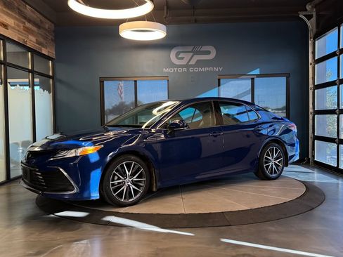 Used 2023 Toyota Camry XLE w/ Cold Weather Package FWD image 7