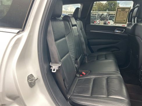 Used 2017 Jeep Grand Cherokee Limited image 28