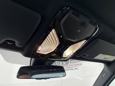 Used 2025 BMW 330i Sedan w/ Convenience Package image 25