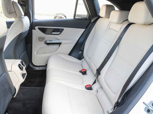 Used 2025 Mercedes-Benz GLC 300 image 18