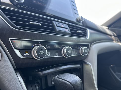 Used 2018 Honda Accord EX image 32
