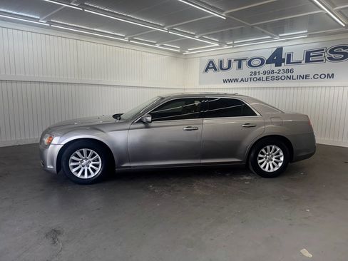 Used 2014 Chrysler 300 image 9