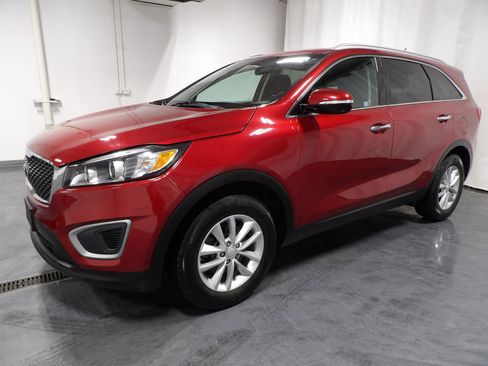 Used 2017 Kia Sorento FWD image 5