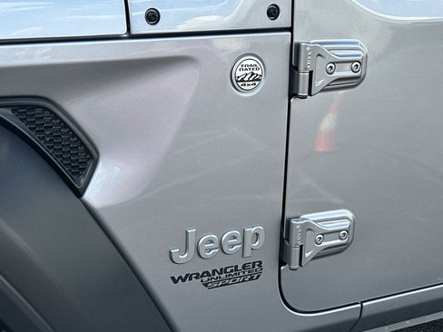 Used 2018 Jeep Wrangler Unlimited Sport S image 14