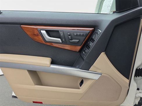 Used 2012 Mercedes-Benz GLK 350 4MATIC image 29