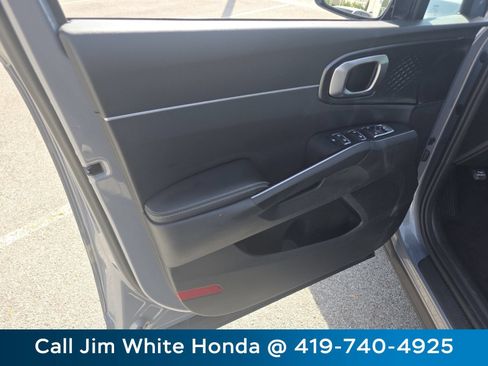 Used 2022 Kia Sorento LX FWD image 25