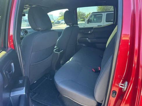 Used 2019 Toyota Tacoma TRD Off-Road w/ Technology Package image 10