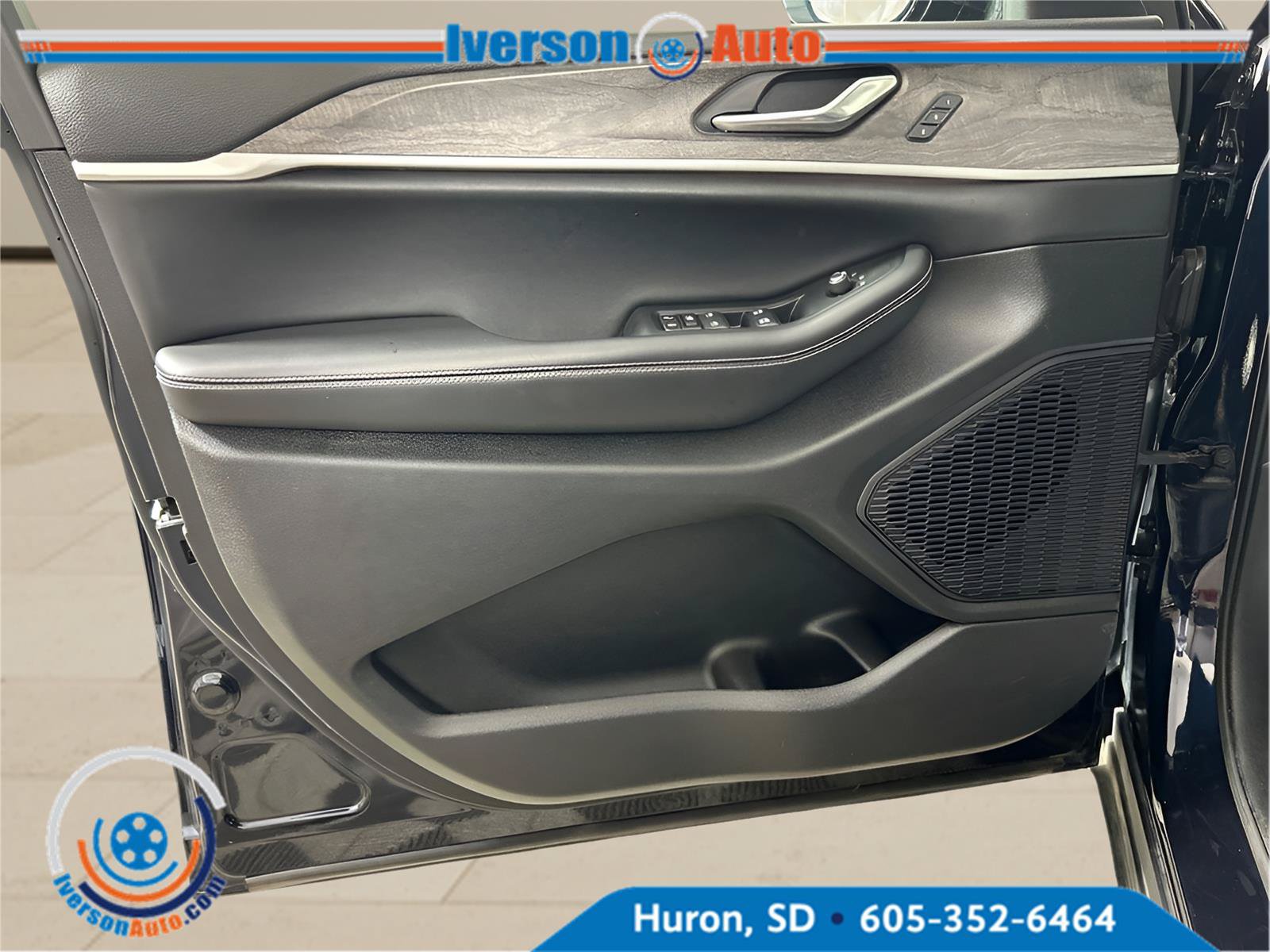 Used 2023 Jeep Grand Cherokee L Limited AWD/4WD image 20