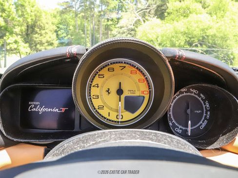 Used 2015 Ferrari California T RWD image 52