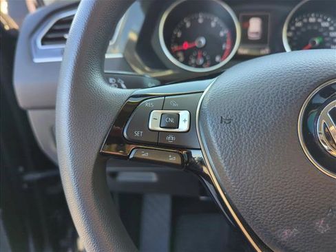 Used 2019 Volkswagen Tiguan S image 17