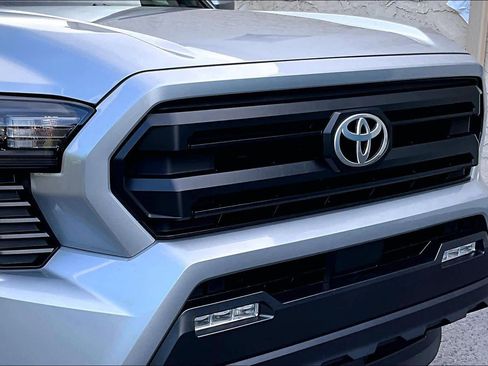 Used 2025 Toyota Tacoma SR5 RWD image 29