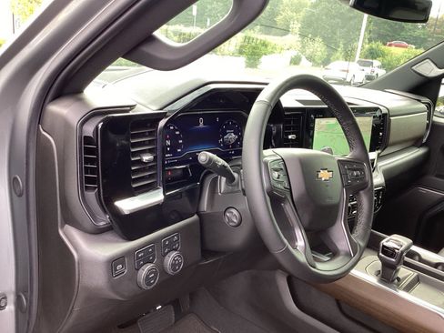 Used 2025 Chevrolet Silverado 1500 High Country w/ Z71 Off-Road Package image 11