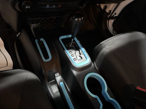 Used 2017 Jeep Wrangler Unlimited Sport AWD/4WD image 16