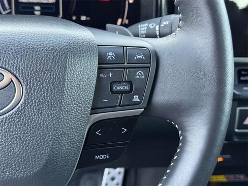 Used 2025 Toyota Camry SE image 12