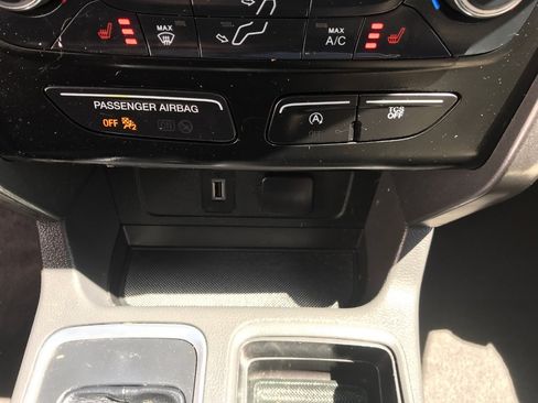 Used 2017 Ford Escape SE w/ Equipment Group 201A FWD image 29