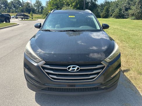 Used 2016 Hyundai Tucson SE w/ Option Group 02 FWD image 2