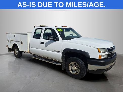 Used 2006 Chevrolet Silverado 2500 W/T AWD/4WD image 2