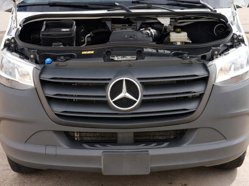 Used 2023 Mercedes-Benz Sprinter 2500 image 7