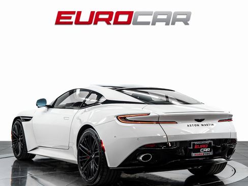Used 2024 Aston Martin DB12 Coupe image 3
