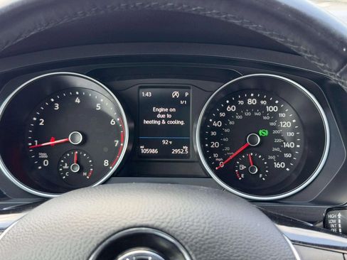 Used 2018 Volkswagen Tiguan SE AWD/4WD image 29