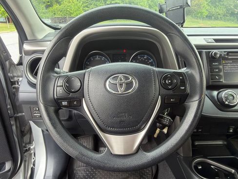 Used 2018 Toyota RAV4 LE w/ All Weather Liner Package AWD/4WD image 20