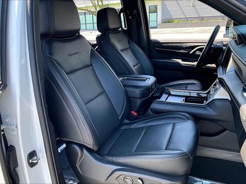 Used 2024 GMC Yukon Denali AWD/4WD image 9