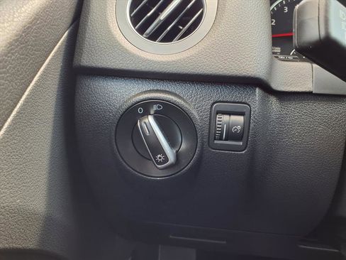 Used 2017 Volkswagen Tiguan Limited image 8